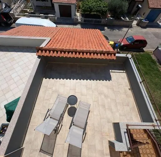 Yellow Submarine - Whole House * Premantura