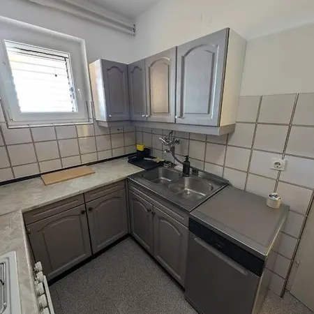 Yellow Submarine - Whole House Villa