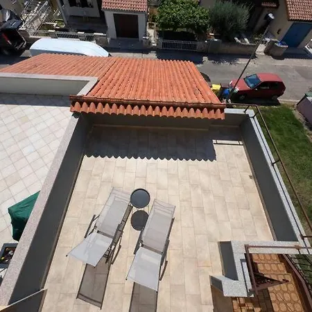 Yellow Submarine - Whole House * Premantura